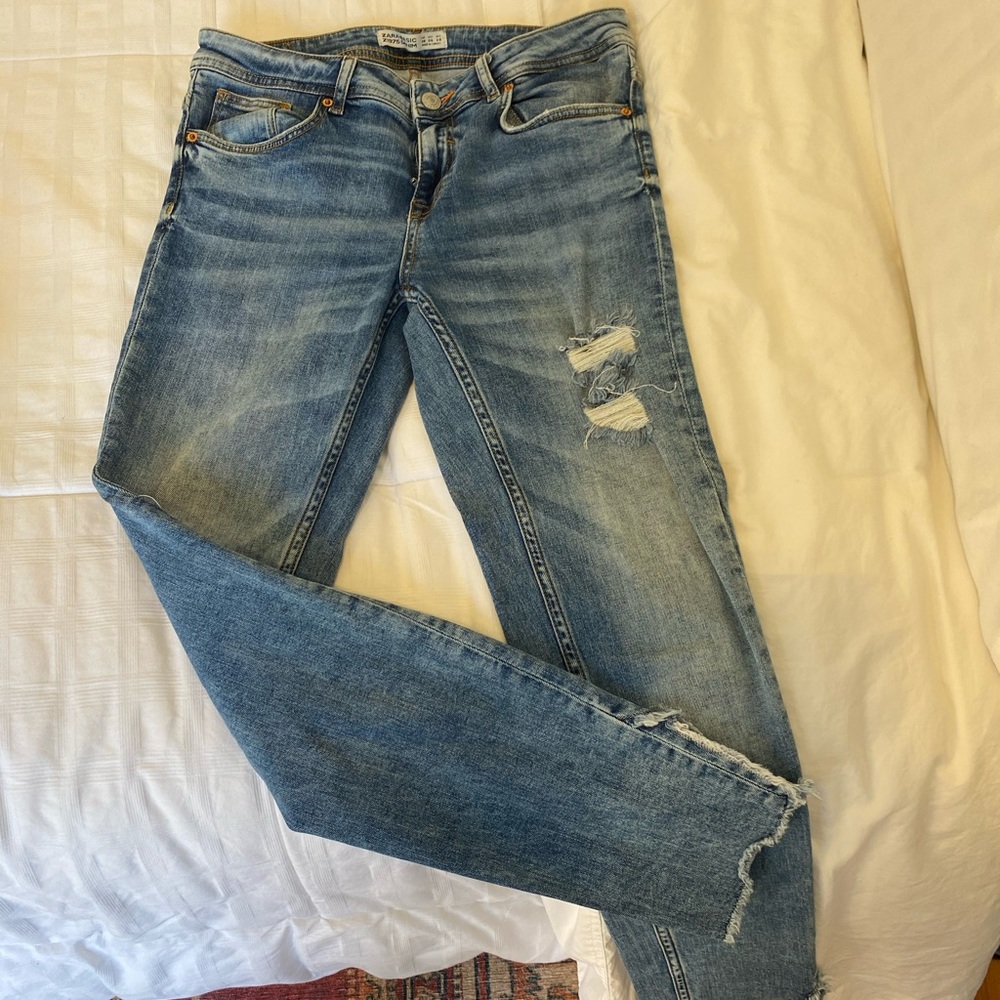 Distressed skinny jeans from Zara